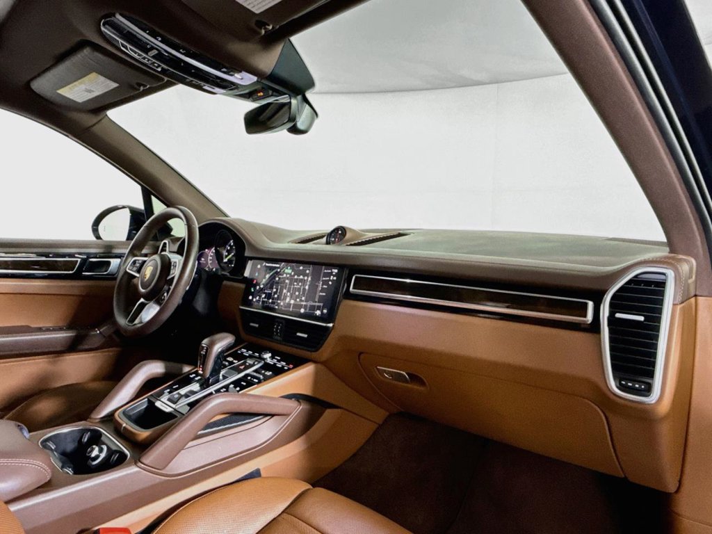 Certified 2023 Porsche Cayenne Platinum Edition AWD/4WD image 17