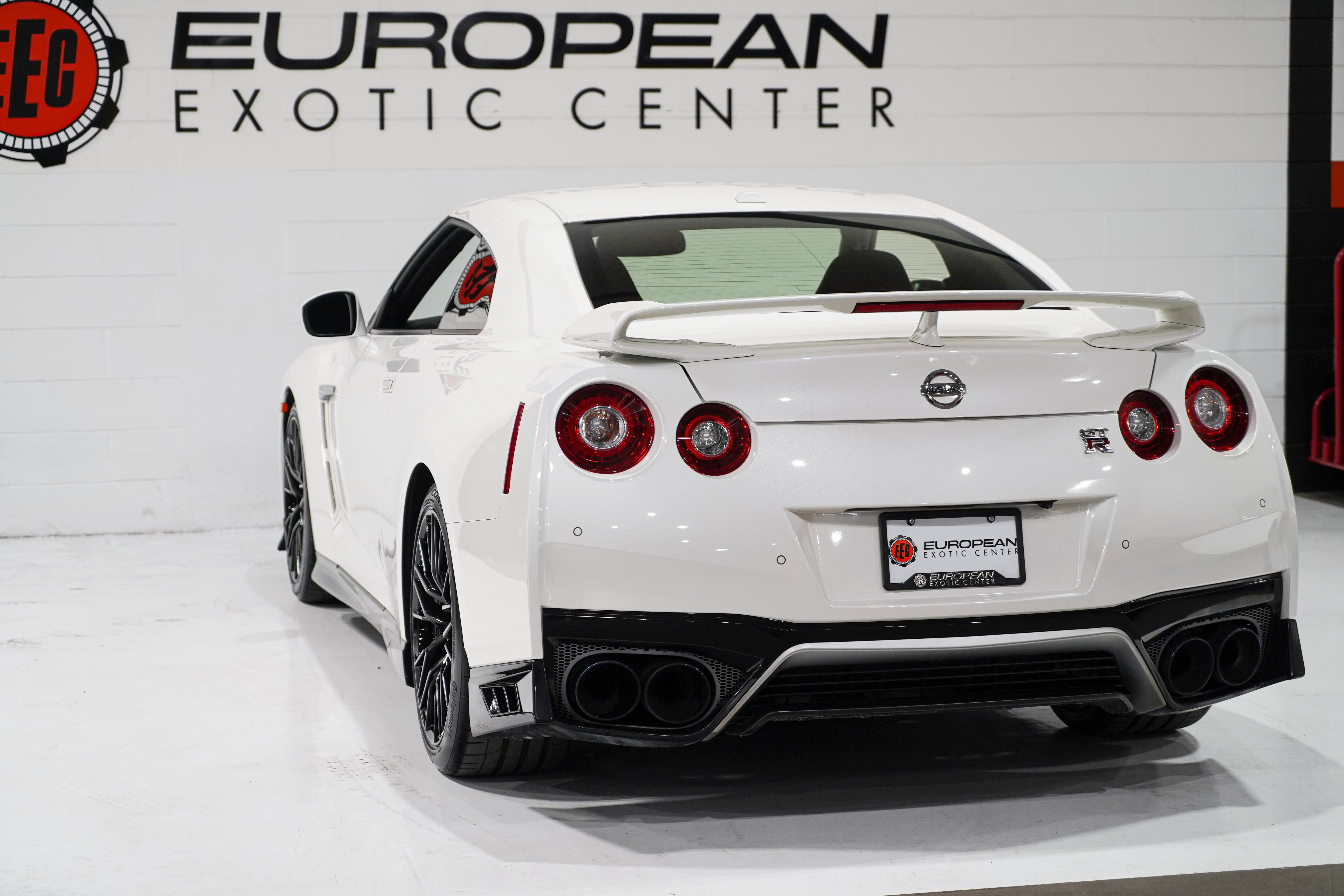Used 2021 Nissan GT-R Premium AWD/4WD image 36