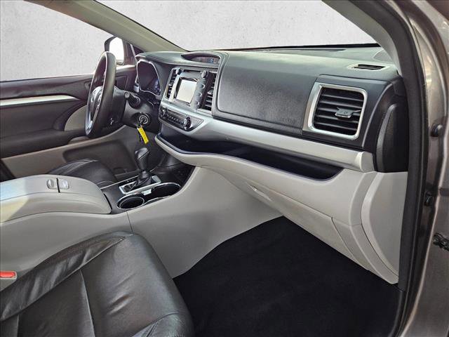 Used 2018 Toyota Highlander LE FWD image 16