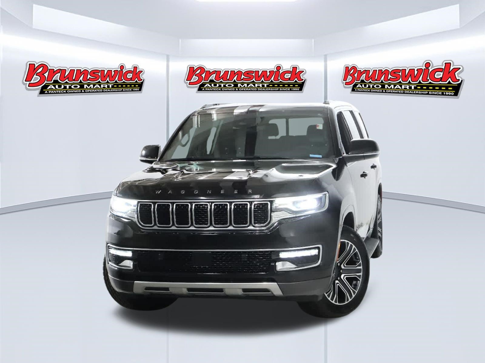 Used 2022 Jeep Wagoneer Series III AWD/4WD image 3