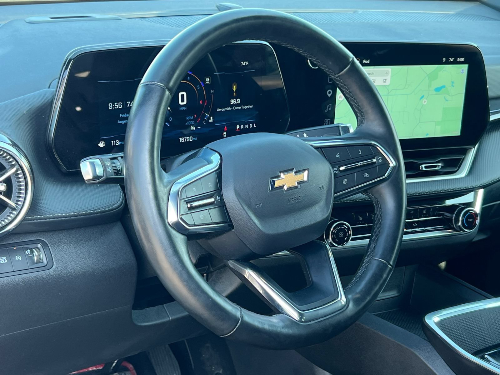 Used 2025 Chevrolet Equinox LT AWD/4WD image 2
