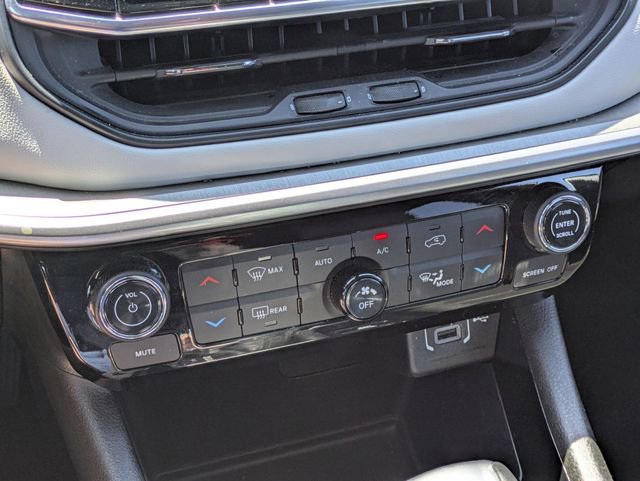 Used 2025 Jeep Compass Limited image 19