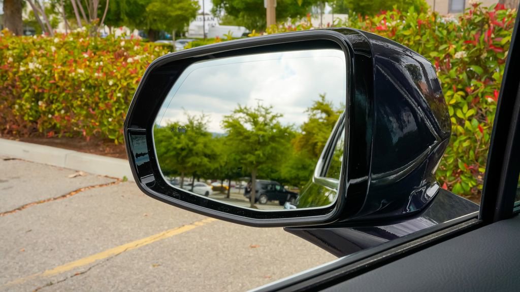 Certified 2025 Cadillac XT6 Luxury image 29