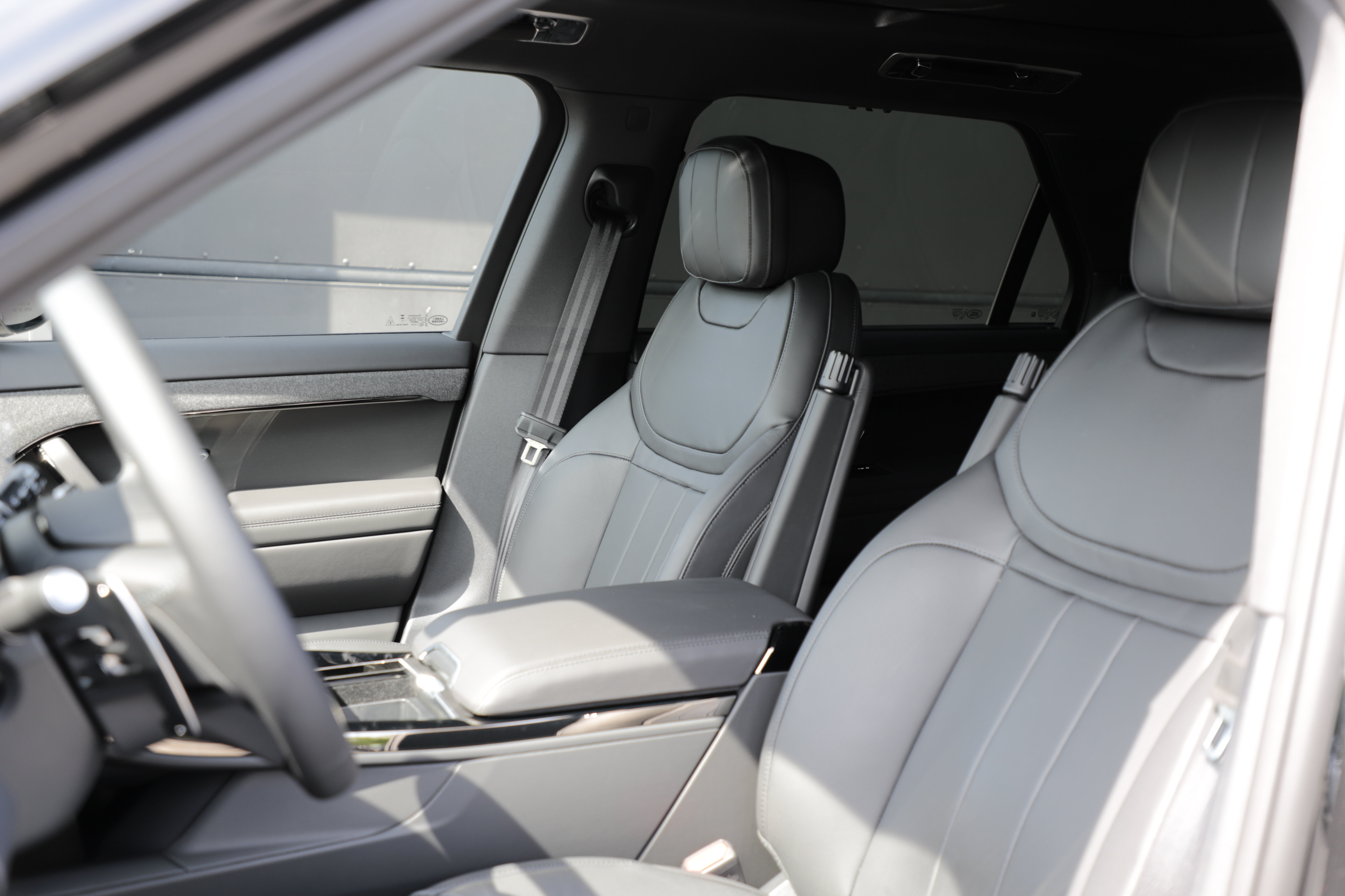 New 2026 Land Rover Range Rover Sport Dynamic SE AWD/4WD image 17