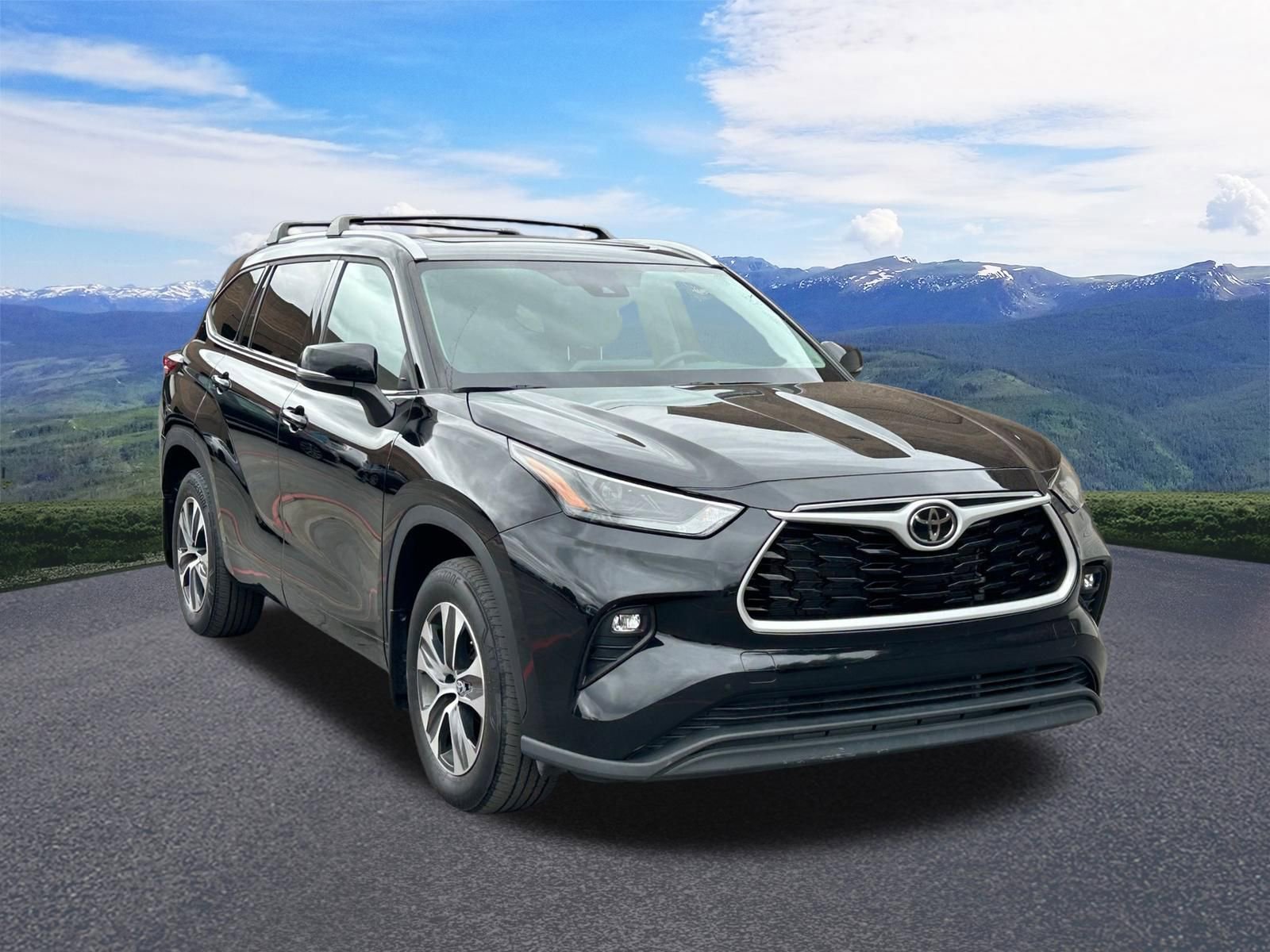 Used 2022 Toyota Highlander XLE AWD/4WD image 8