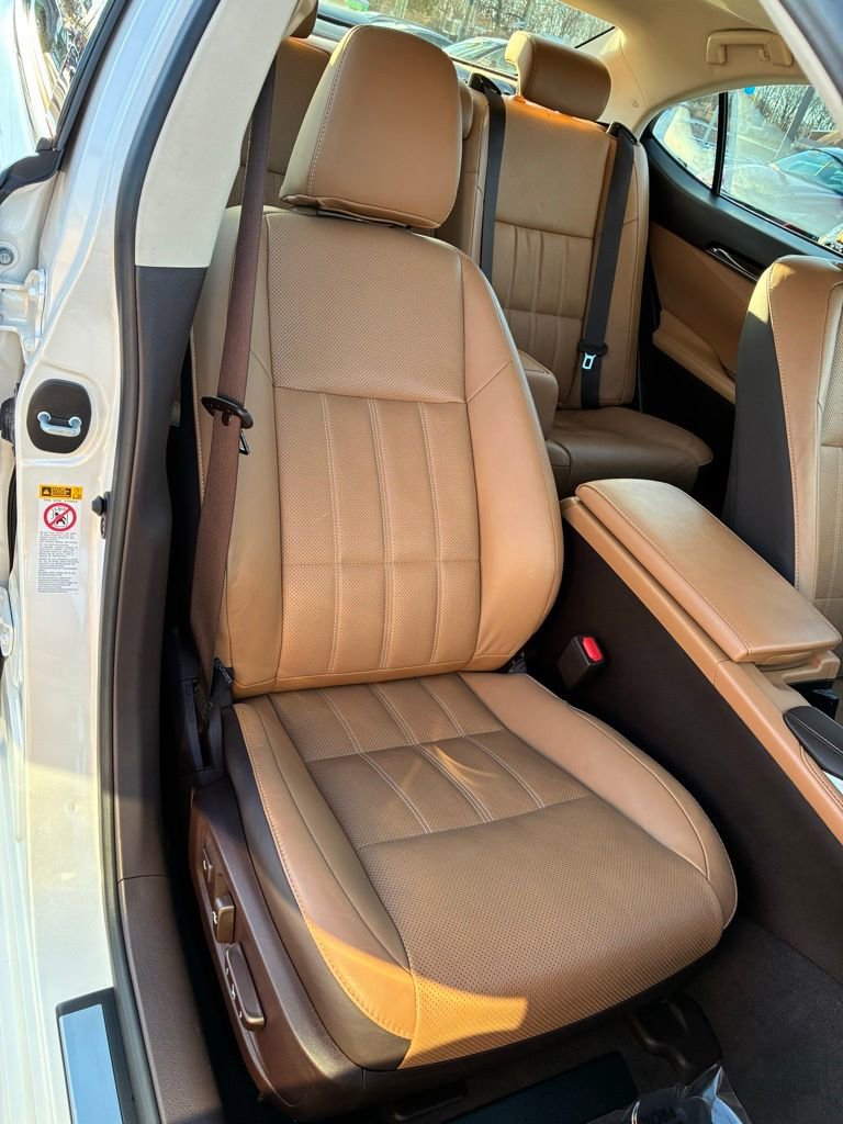 Used 2018 Lexus ES 300h image 17