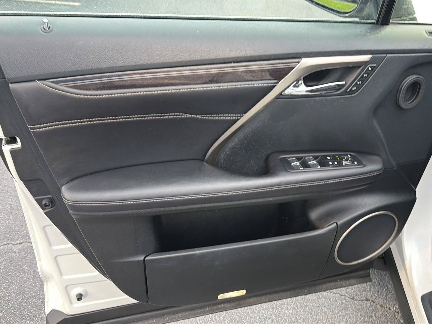 Used 2019 Lexus RX 350L Luxury w/ Cold Area Package (CT) AWD/4WD image 16