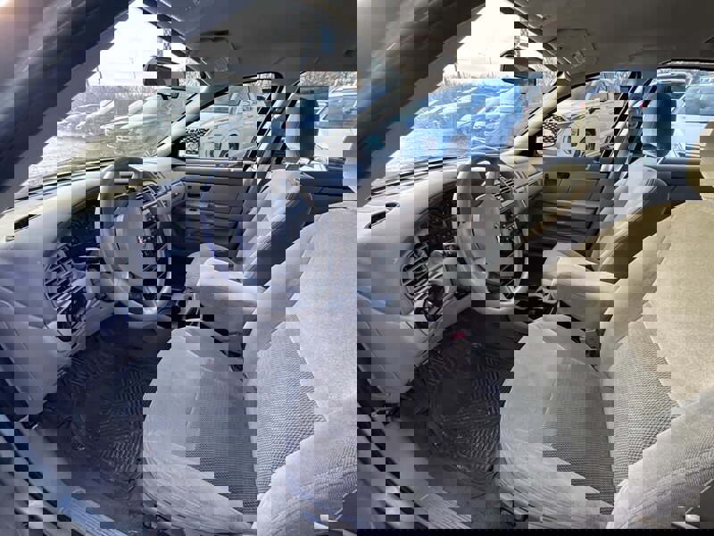 Used 2004 Ford Taurus SE image 12