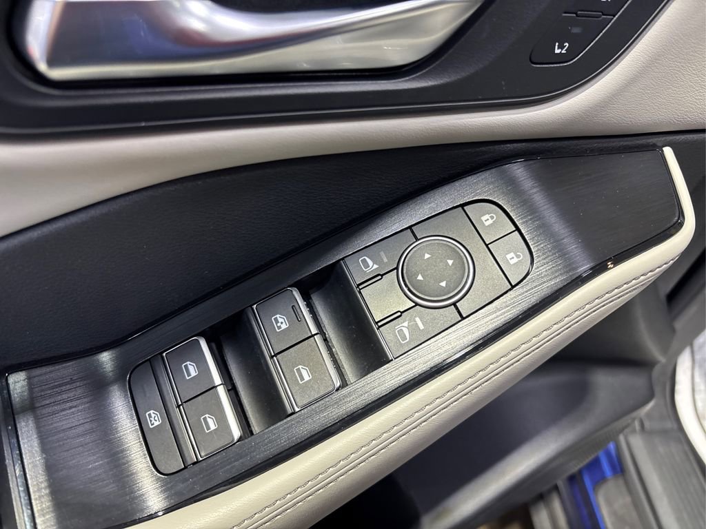 Used 2023 Nissan Rogue SL w/ SL Premium Package image 35