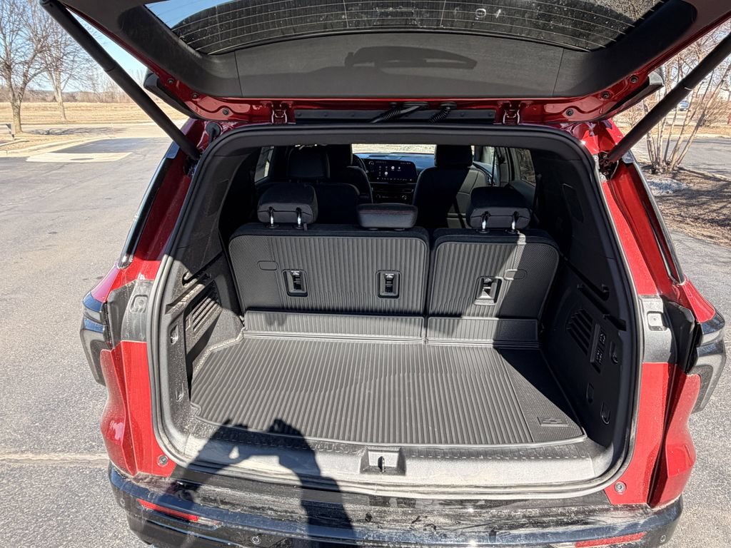 New 2026 Chevrolet Traverse RS w/ LPO, Floor Liner Package AWD/4WD image 24