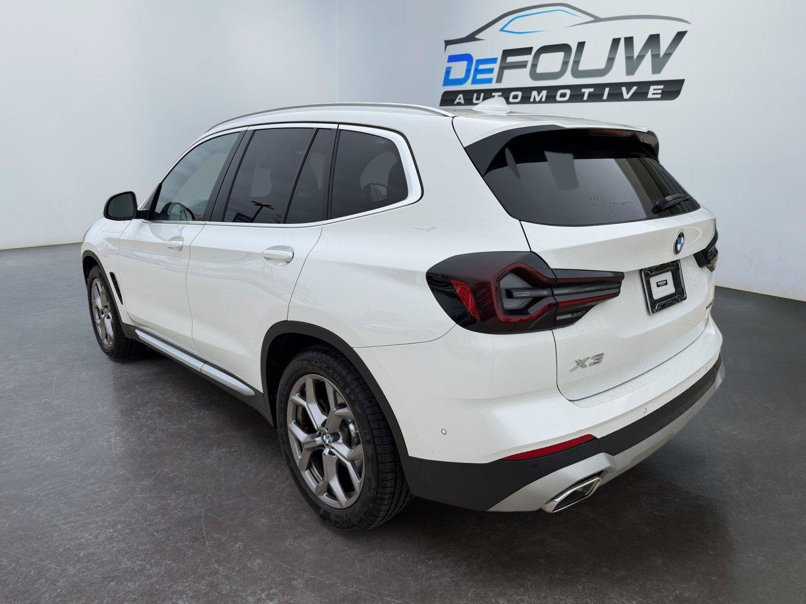 Used 2023 BMW X3 xDrive30i w/ Premium Package w/ZPA AWD/4WD image 11