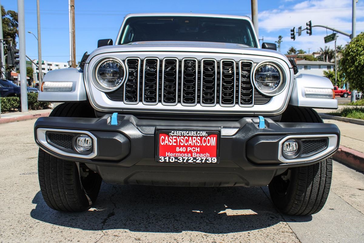 Used 2024 Jeep Wrangler Unlimited Sahara w/ Technology Group AWD/4WD image 8