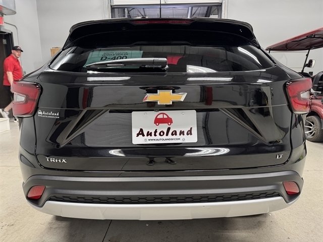 Used 2025 Chevrolet Trax LT w/ LT Convenience Package FWD image 6