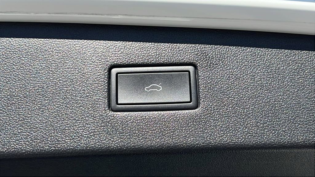 Certified 2024 Volkswagen Tiguan SE image 18