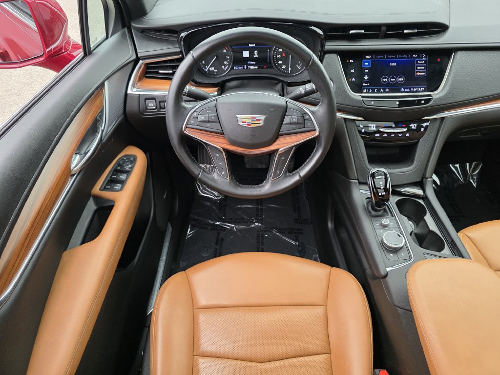 Used 2020 Cadillac XT5 Premium Luxury AWD/4WD image 2