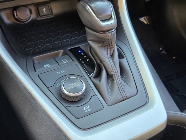 Used 2022 Toyota RAV4 SE image 19