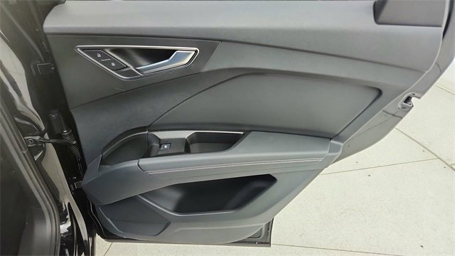 Used 2025 Audi Q4 e-tron Premium w/ Convenience Package image 29