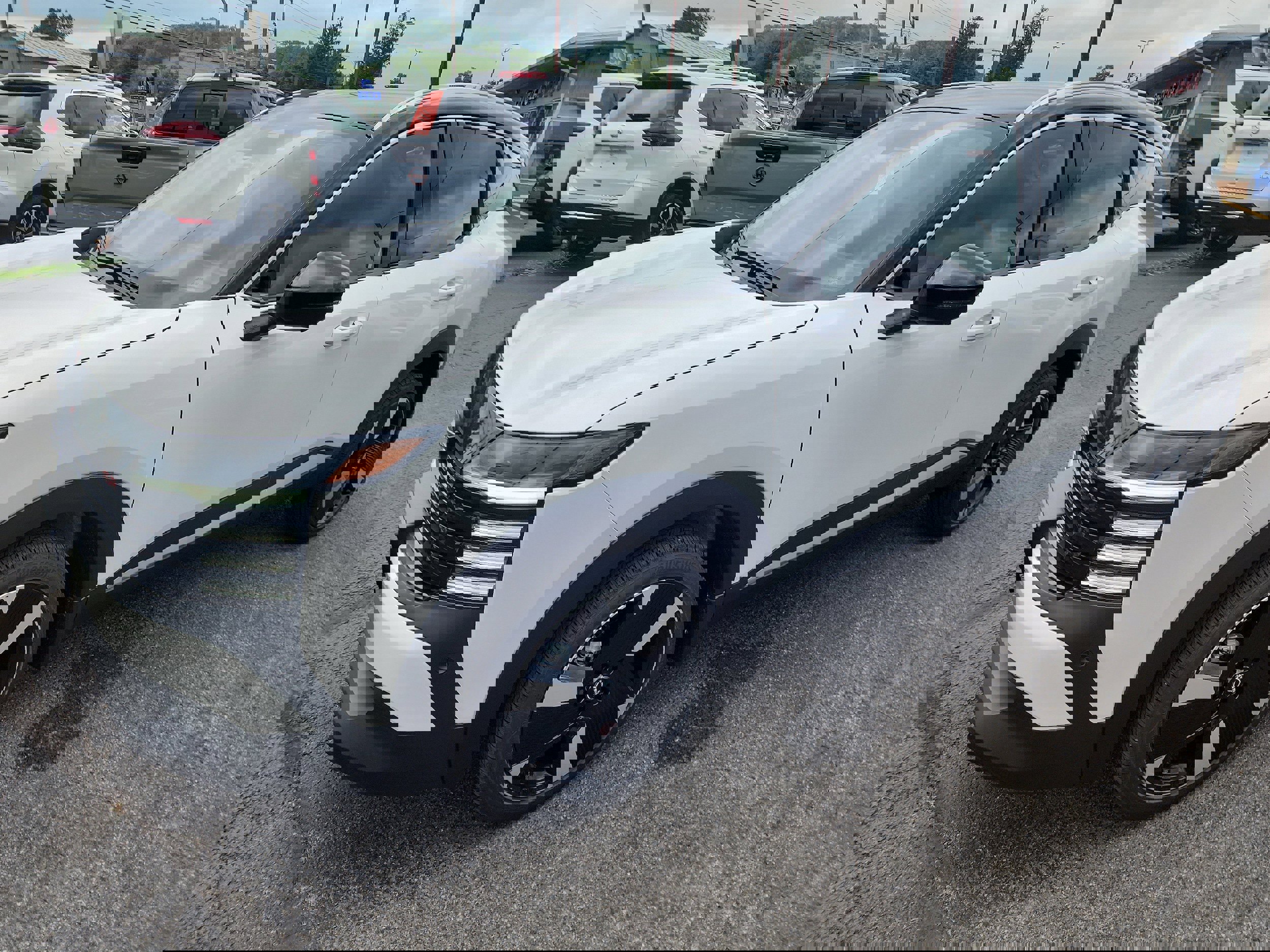 New 2025 Nissan Kicks SR image 4