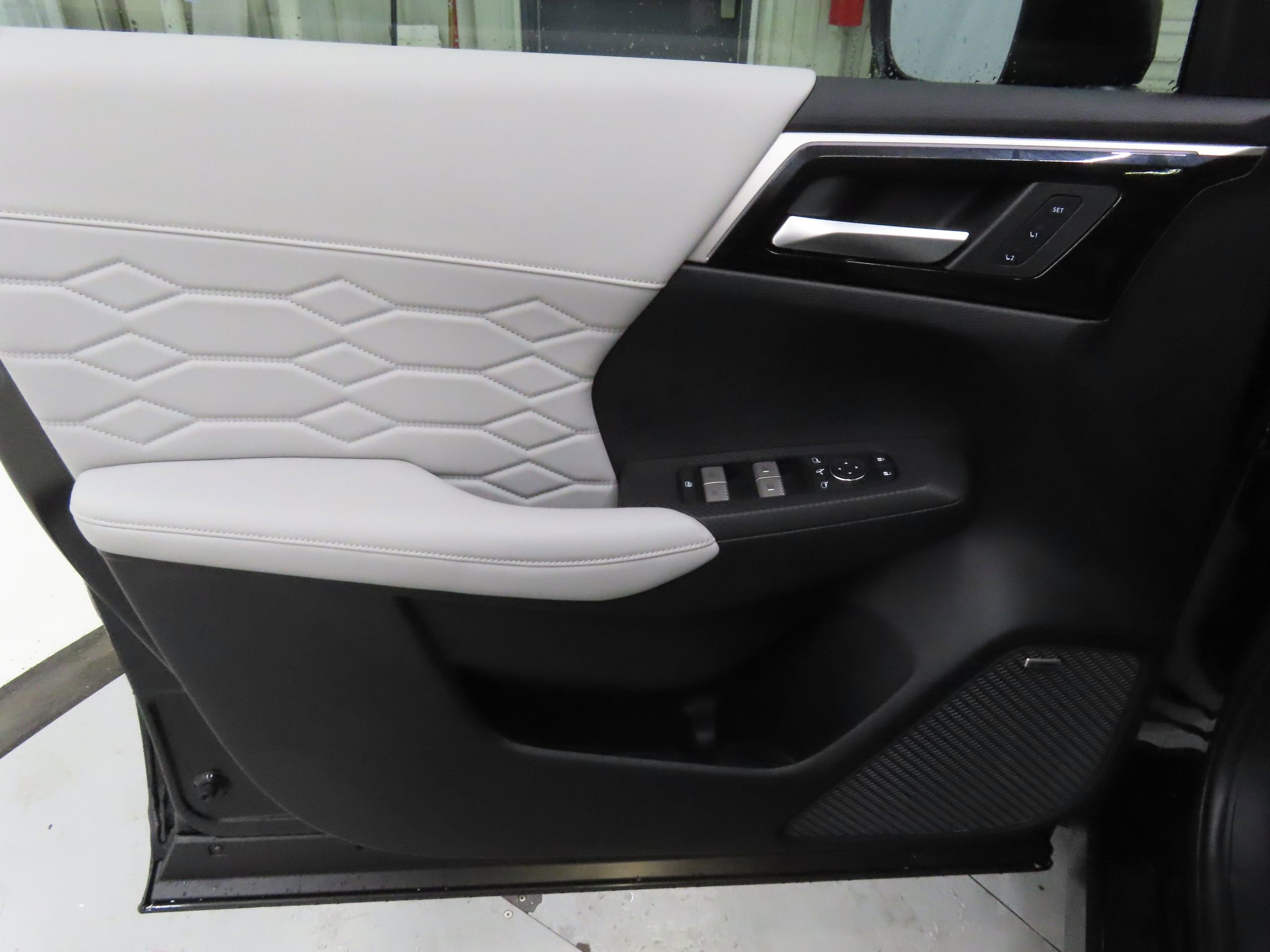 New 2025 Mitsubishi Outlander SEL image 9