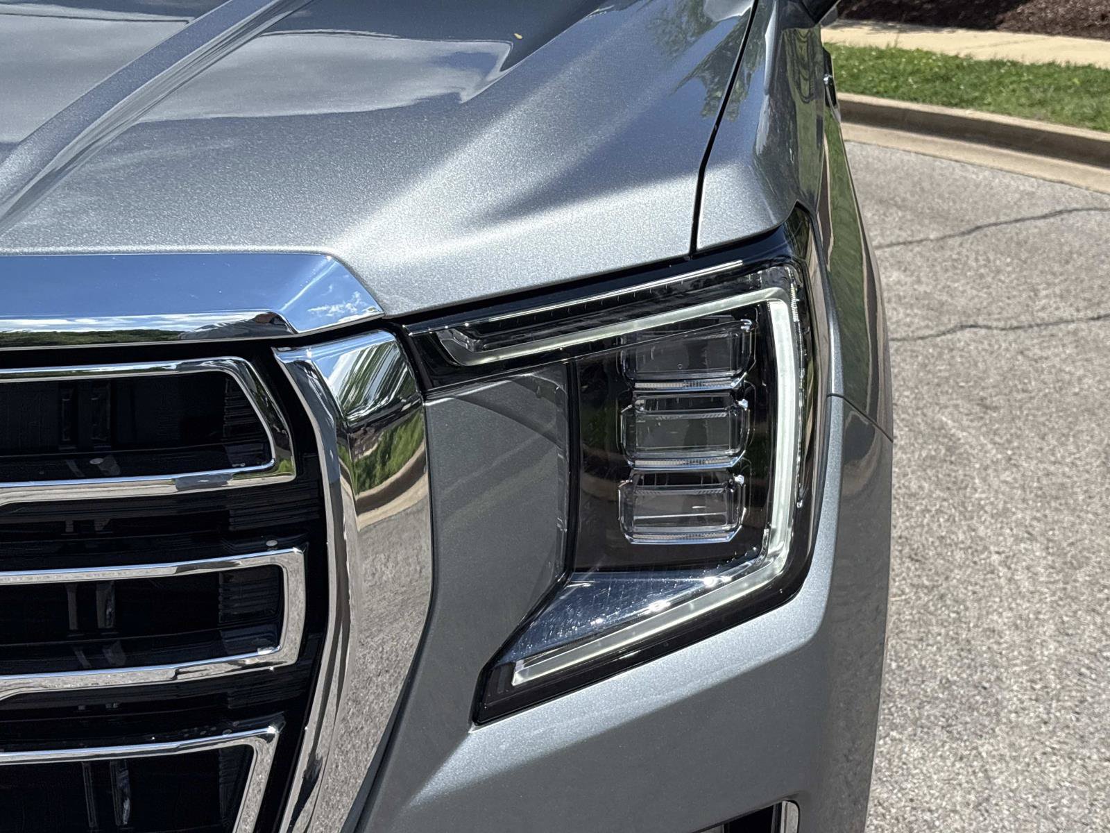 Used 2023 GMC Yukon SLT AWD/4WD image 11