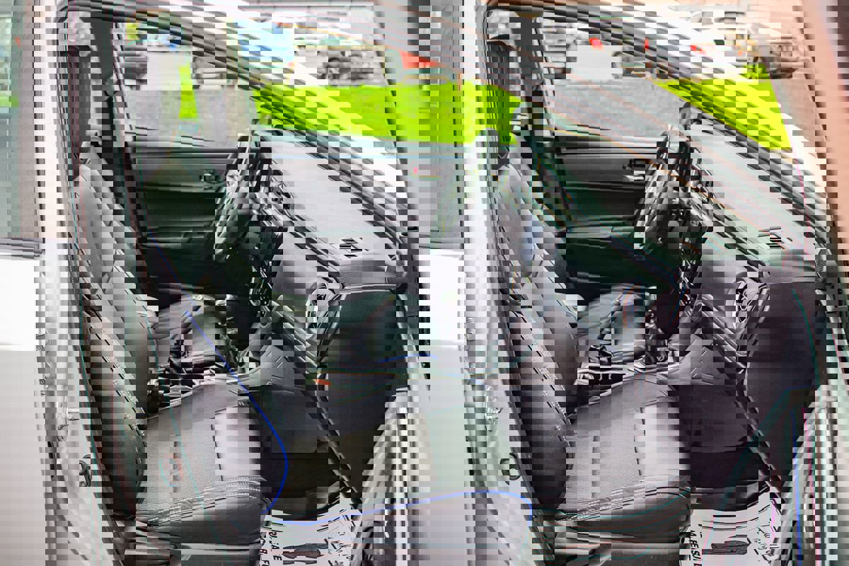 Used 2018 Toyota Corolla SE image 18