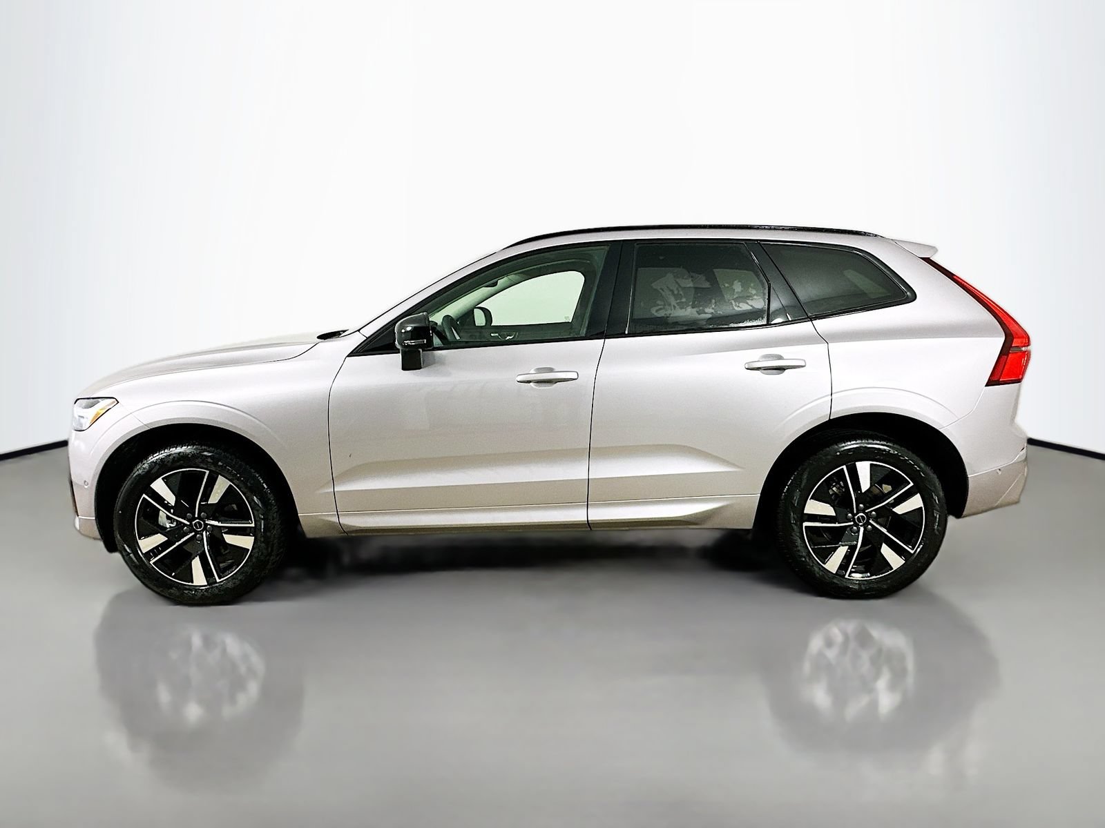 New 2026 Volvo XC60 B5 Plus w/ Protection Package Premier AWD/4WD image 8