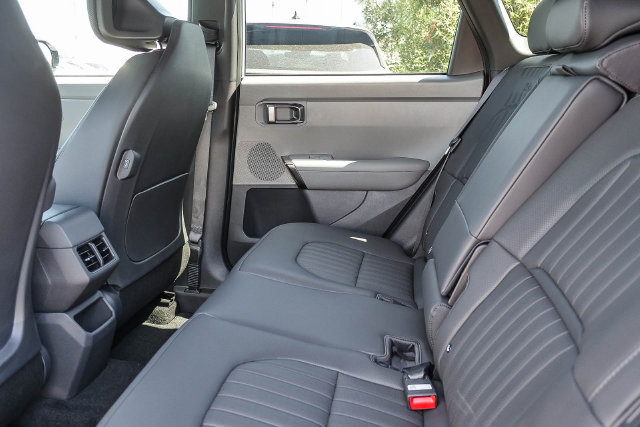 New 2027 Kia Seltos X-Line S w/ X-Line S Premium Package AWD/4WD image 11