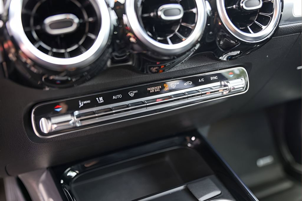 Used 2021 Mercedes-Benz GLB 250 4MATIC image 19