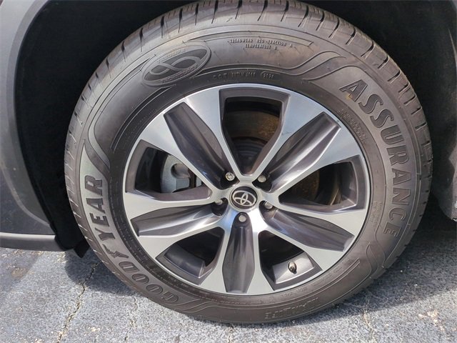 Used 2022 Toyota Highlander XLE image 10