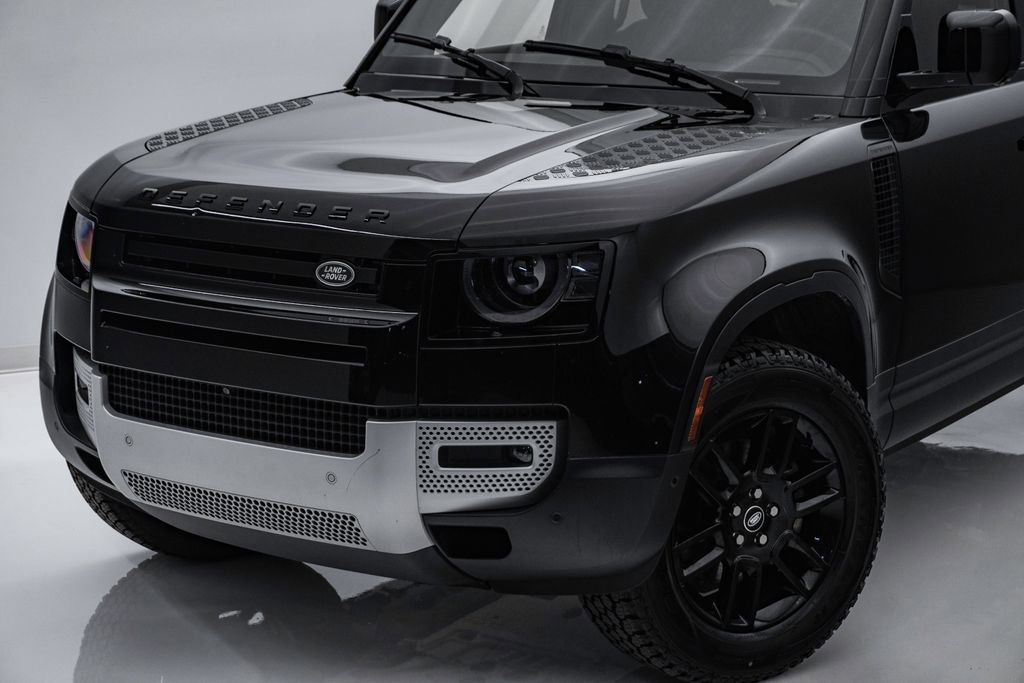 Used 2025 Land Rover Defender 110 S image 4