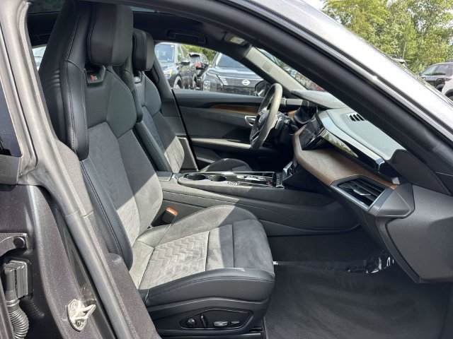 Used 2022 Audi RS e-tron GT AWD/4WD image 11