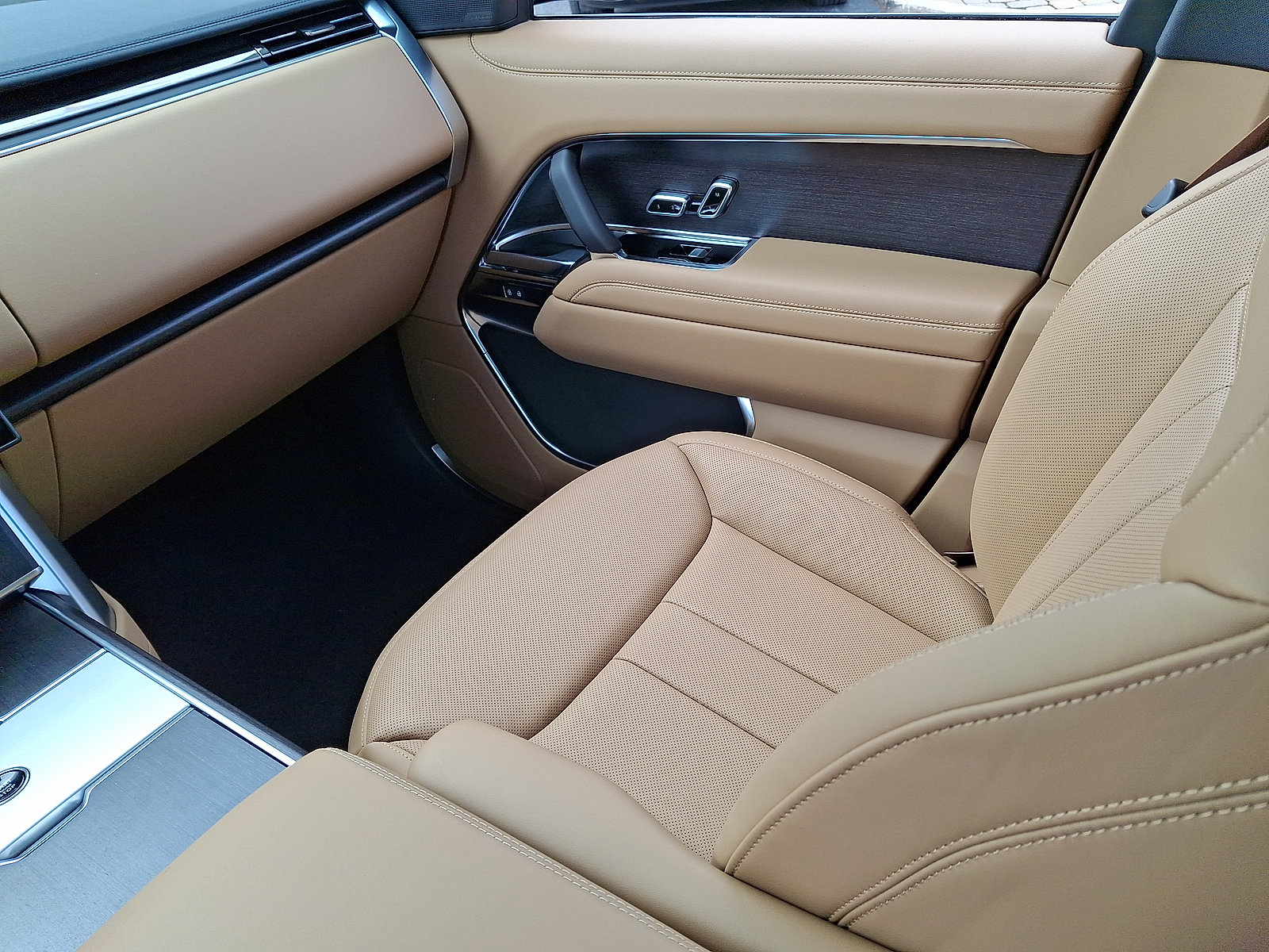 New 2026 Land Rover Range Rover SE AWD/4WD image 13