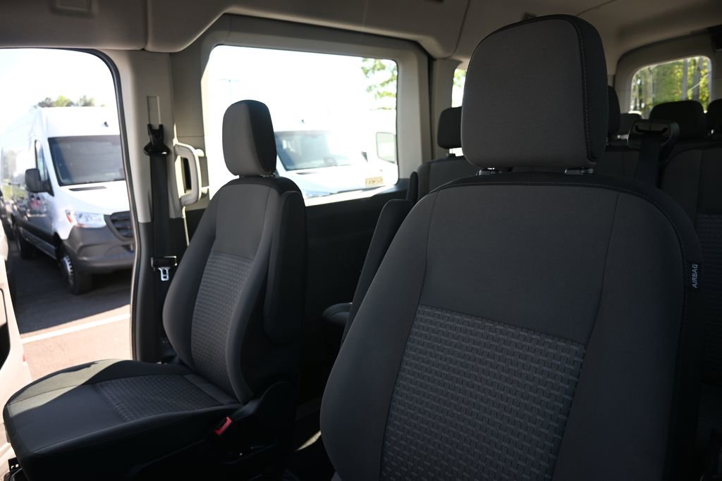 Used 2023 Ford Transit 350 XLT image 5