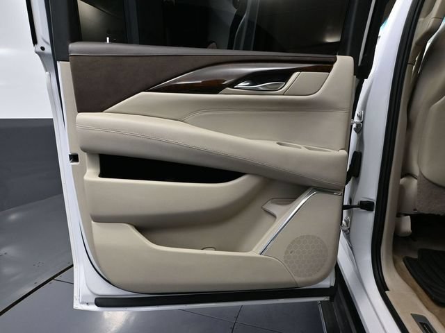 Used 2017 Cadillac Escalade ESV 4WD image 34