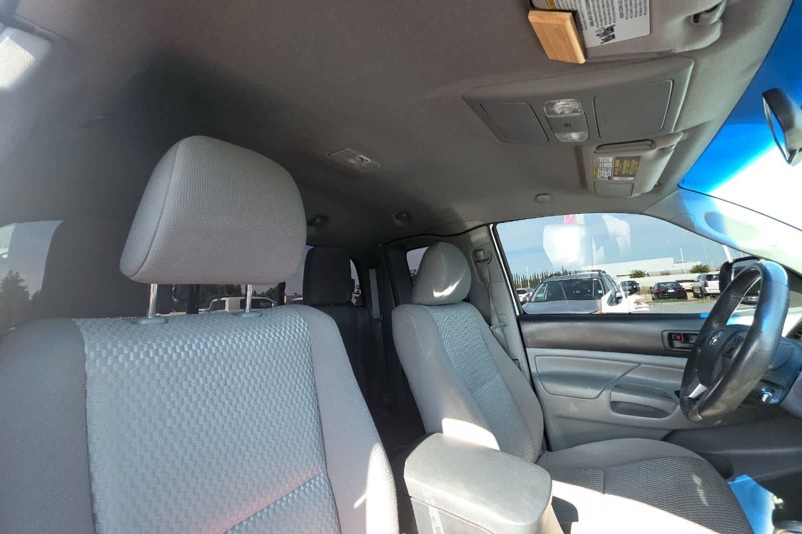 Used 2014 Toyota Tacoma PreRunner w/ SR5 Package RWD image 18