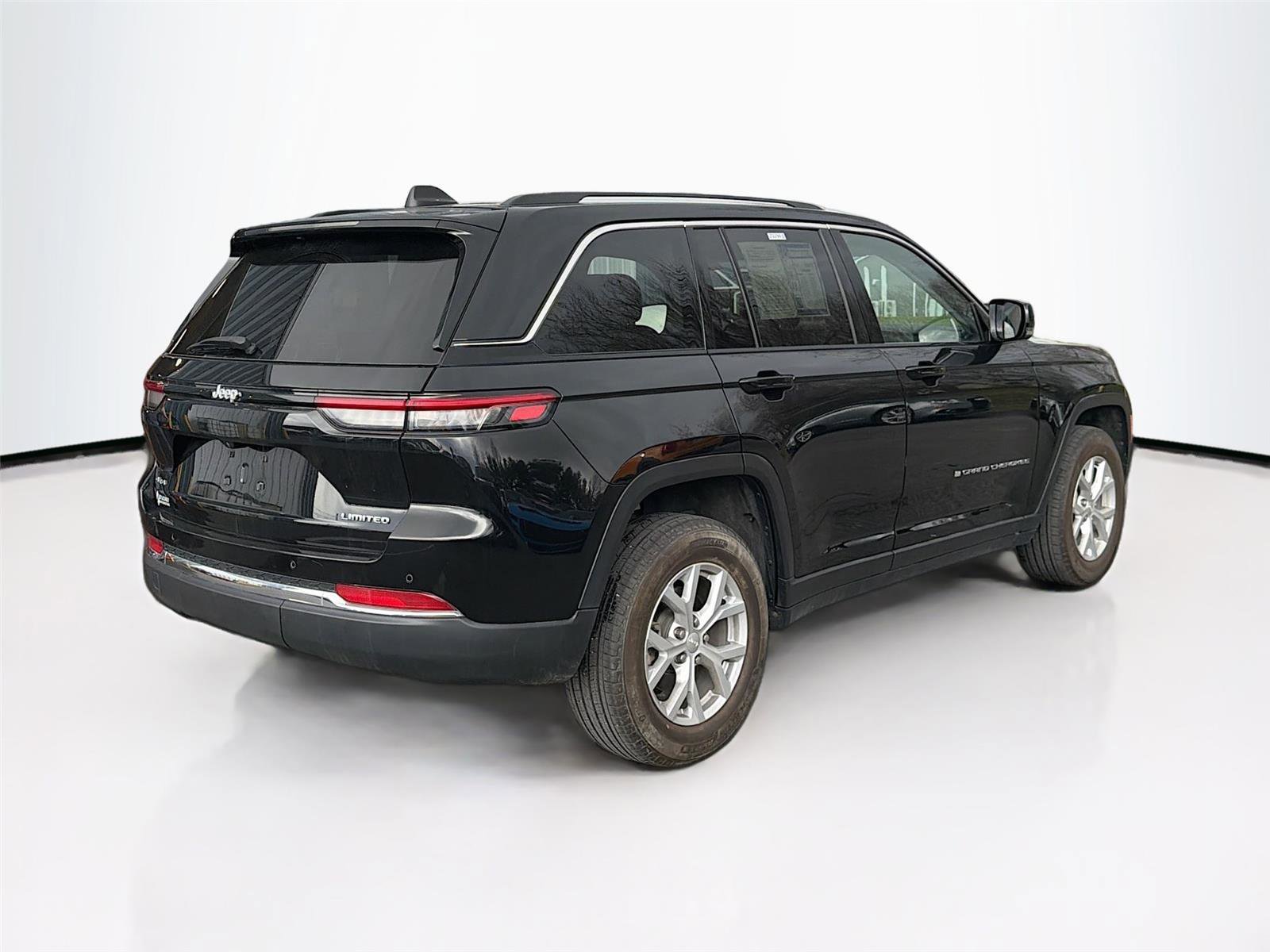 Used 2023 Jeep Grand Cherokee Limited image 7