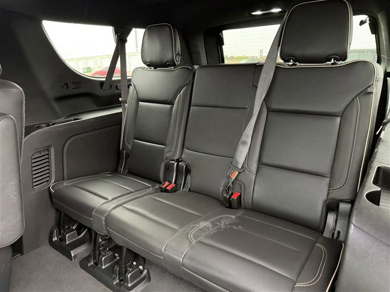 Used 2023 Chevrolet Suburban Premier image 13