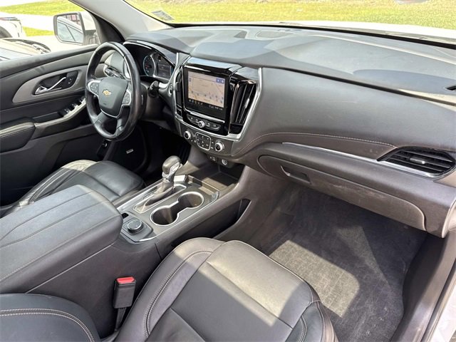 Used 2021 Chevrolet Traverse LT w/ LT Premium Package image 12