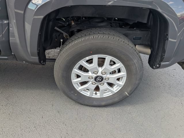Used 2024 Toyota Tacoma SR5 AWD/4WD image 23