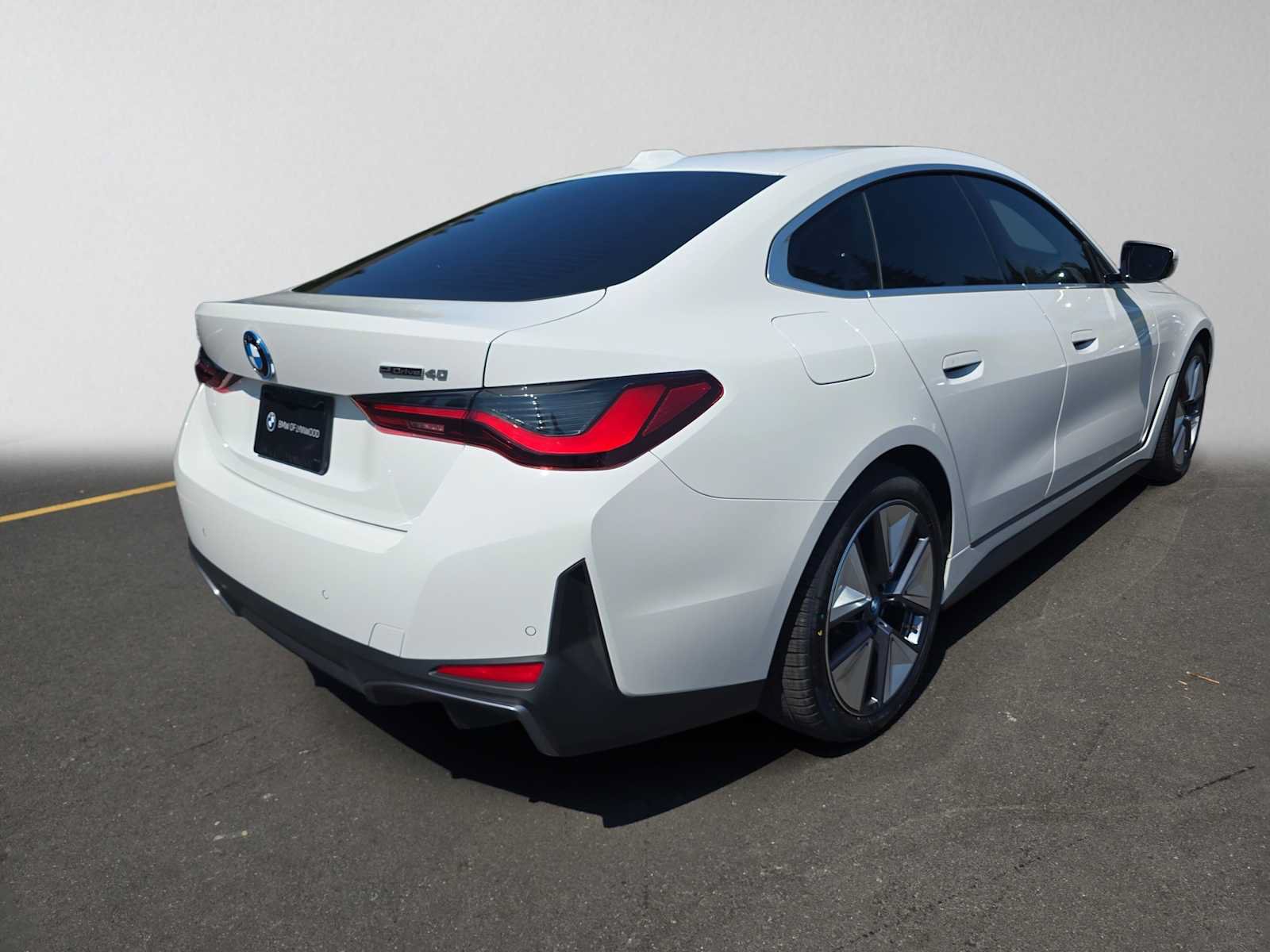 Used 2023 BMW i4 eDrive40 RWD image 3