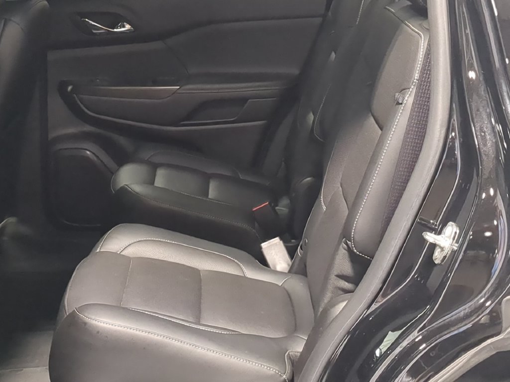 Used 2018 GMC Acadia SLT FWD image 23