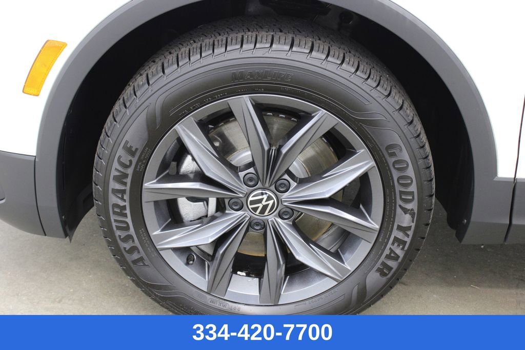 Certified 2023 Volkswagen Tiguan SE w/ Panoramic Sunroof Package image 28