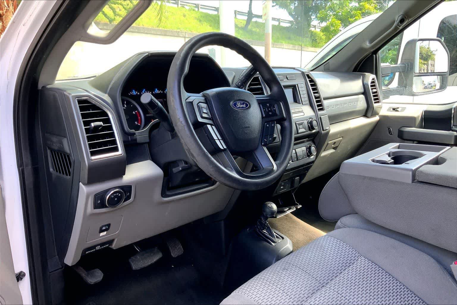 Used 2017 Ford F550 4x4 Regular Cab Super Duty image 2