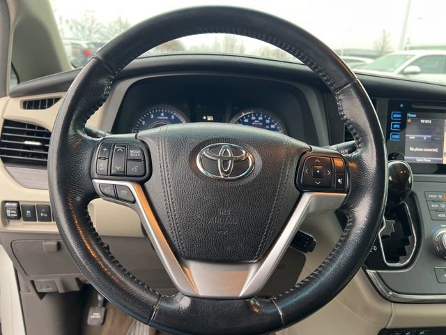Used 2016 Toyota Sienna XLE image 14