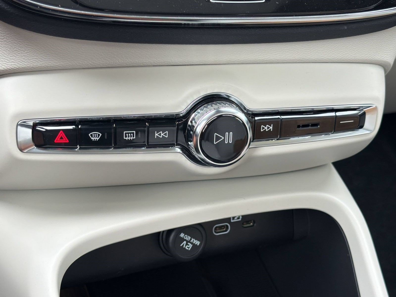 New 2026 Volvo XC40 B5 Ultra w/ Climate Package AWD/4WD image 18
