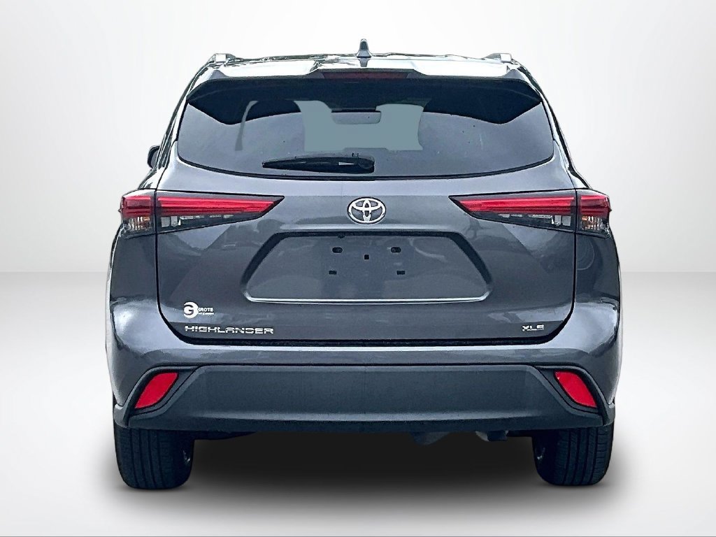 Used 2022 Toyota Highlander XLE FWD image 5