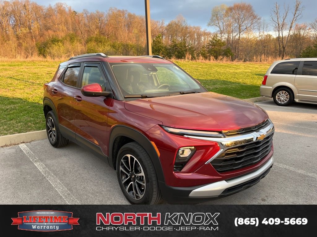 Used 2024 Chevrolet TrailBlazer LT image 2