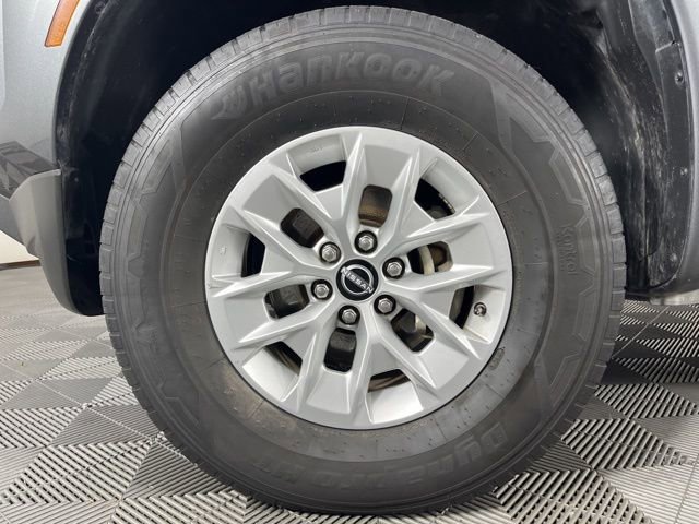 Used 2024 Nissan Frontier SV image 13