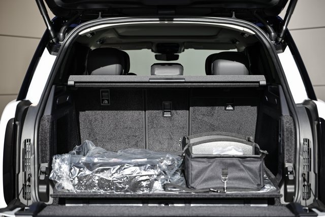 New 2025 Land Rover Range Rover SE image 39