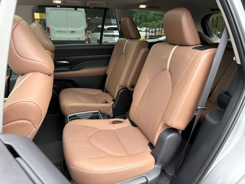 Used 2024 Toyota Grand Highlander AWD image 21